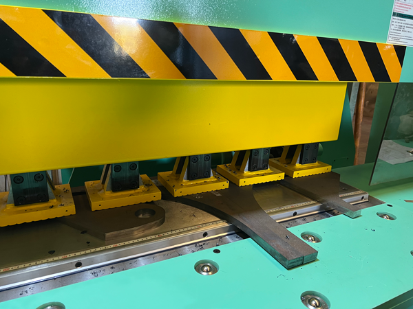Mesin Penggilingan Tepi Pelat CNC