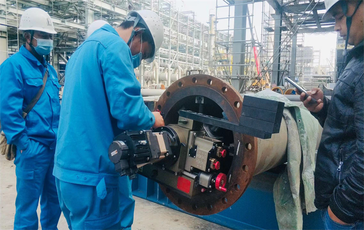 Mesin Penghalang Flange 6″-40″ di Pabrik Kimia ------ Cina