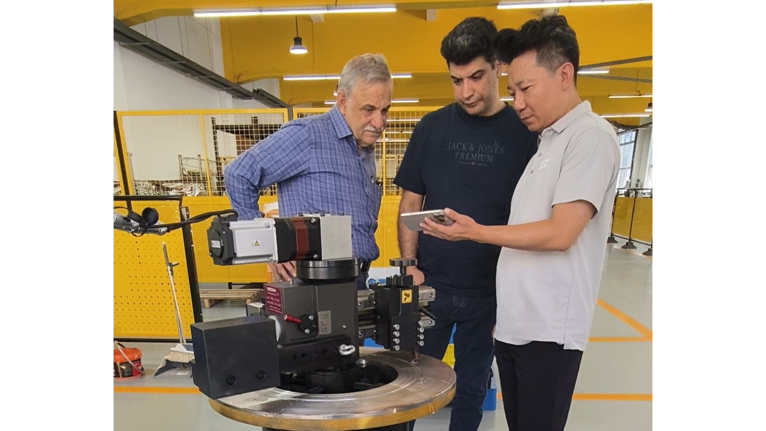 peralatan pembubutan flensa di lokasi