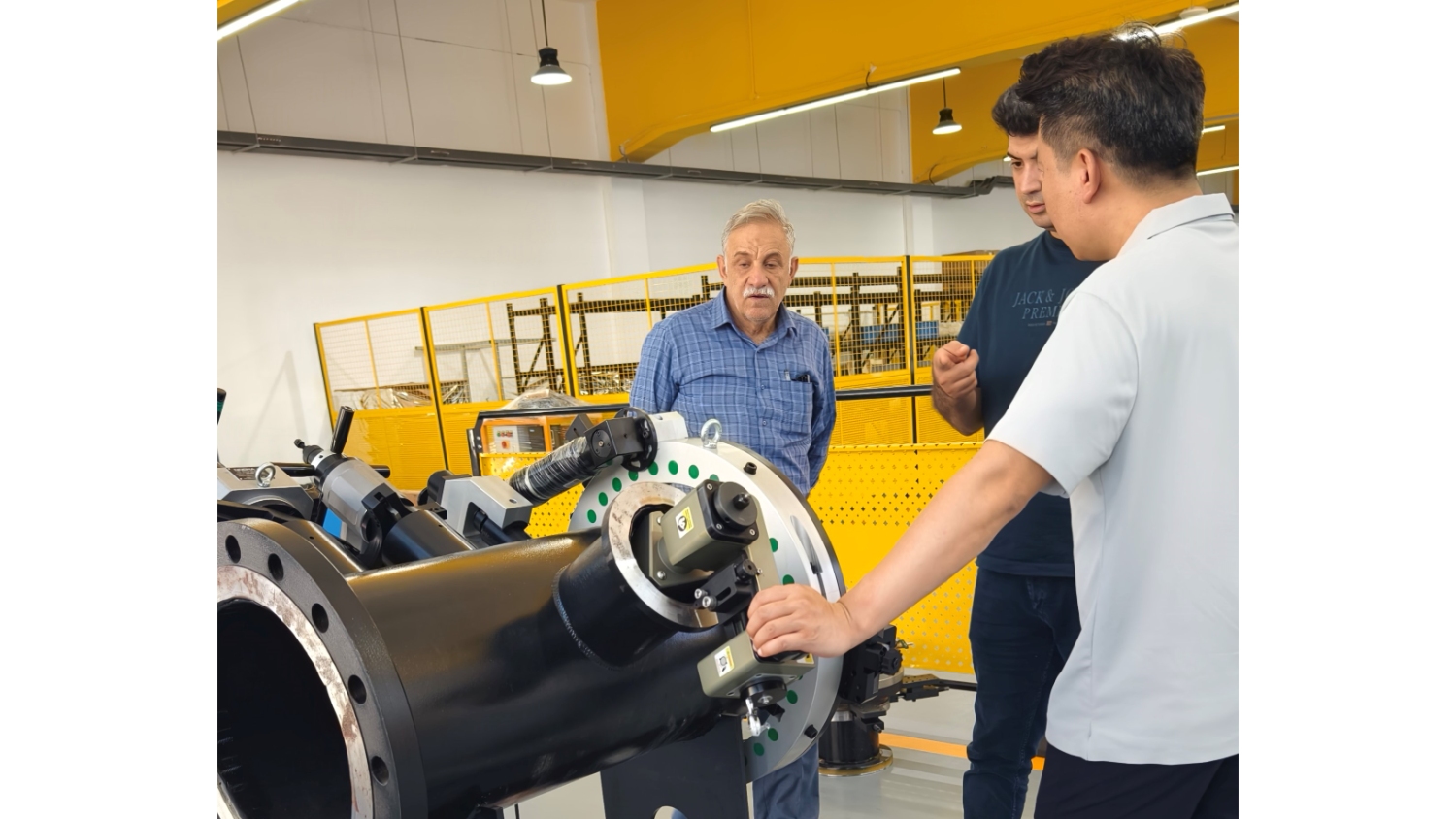 peralatan pembubutan flensa di lokasi